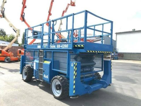 DIESEL PLOŠINA GS4390 15m